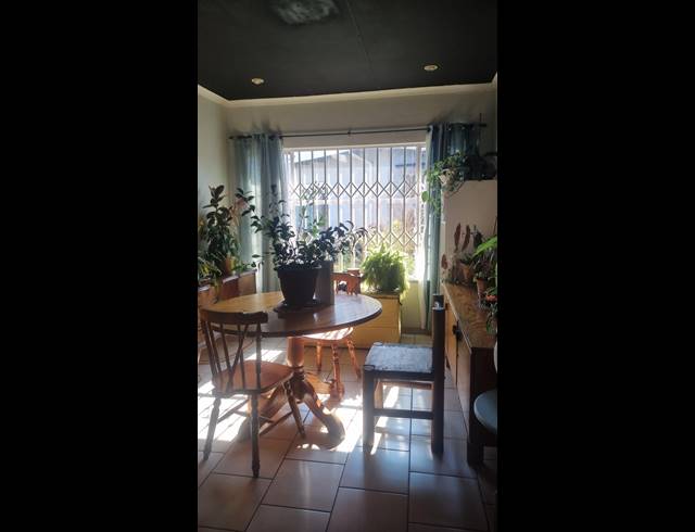 4 BEDROOM HOUSE FOR SALE IN BARRY HERTZOG PARK